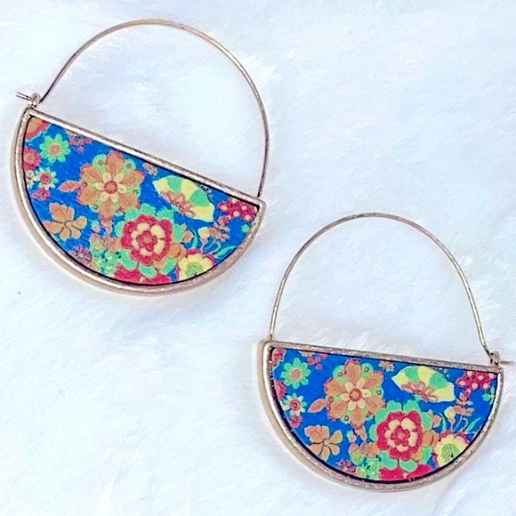 FLOWER POWER EARRINGS - Picture 2 of 9
